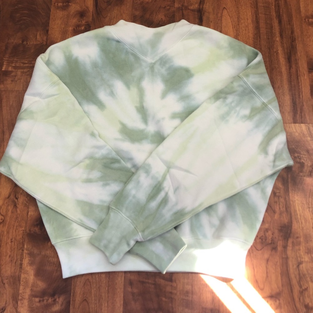 Aritzia Wilfred Free Green Tye-Dye Sweatshirt